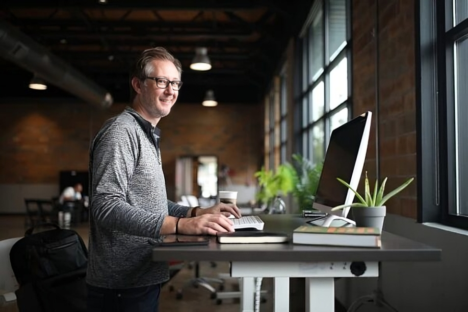 The Rise of Solopreneurs and One-Person Business in 2025