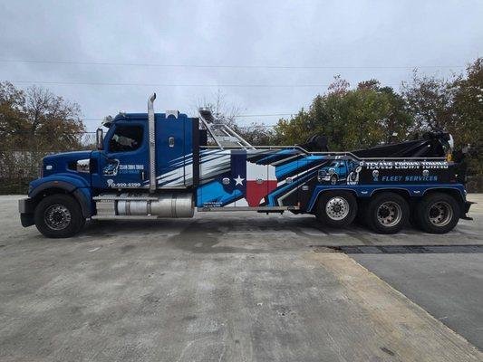 Heavy-duty recovery truck preparing to tow a commercial vehicle in